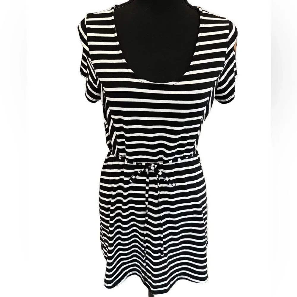 MOTHERHOOD Maternity short sleeved striped top with belt, size L